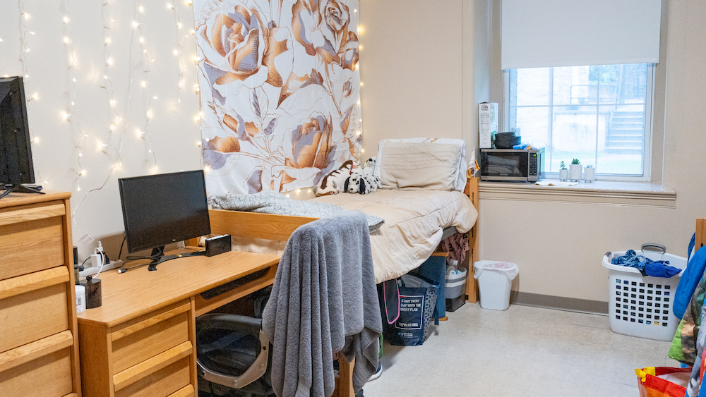 dubois desk and bed toward window