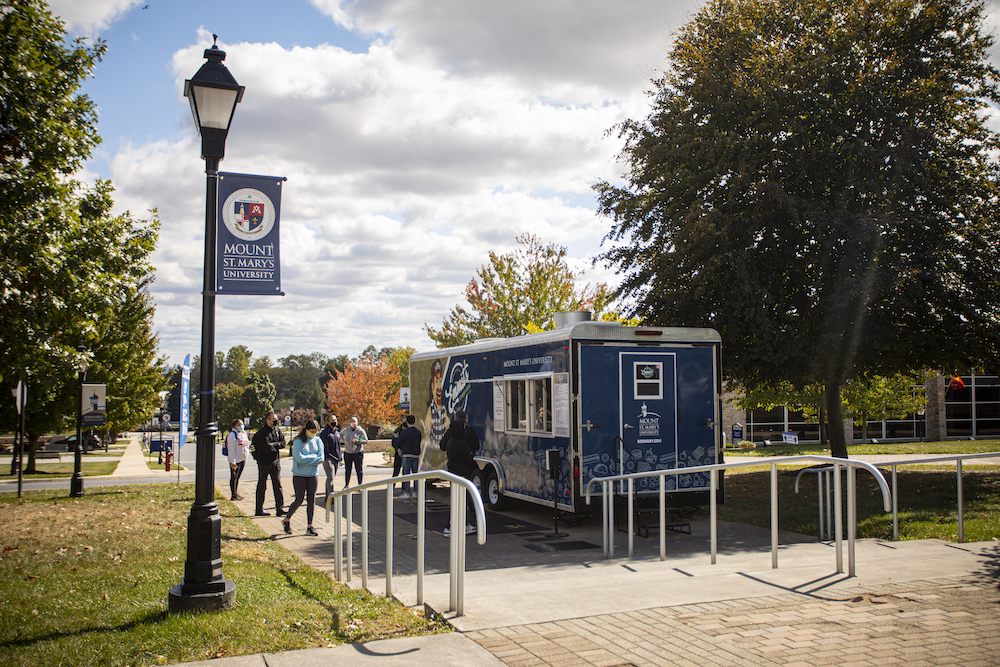 emmits street eats with students in the fall